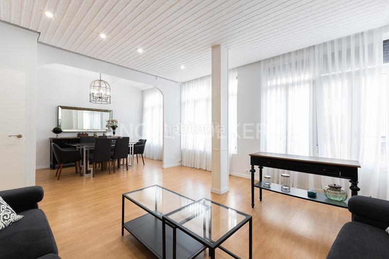 Foto 1bf781a9-ccab-4e2b-9549-b1c0c2238dbb. Alquiler apartamento luminoso piso en pleno centro en Valencia