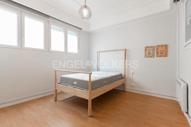 Foto 8e7a2526-b004-4c0d-a8bf-2a2a7779dfb6. Alquiler apartamento luminoso piso en pleno centro en Valencia