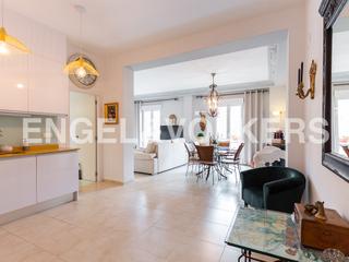 Lloguer Apartament a Mont Olivet. Elegante piso con estilo para corta estancia