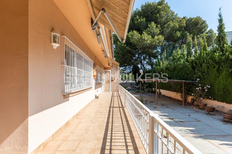 Foto ea355fdf-9420-4e56-9c90-f258b10e1e01. Casa unifamiliar en una planta en La Cañada en La Cañada Paterna