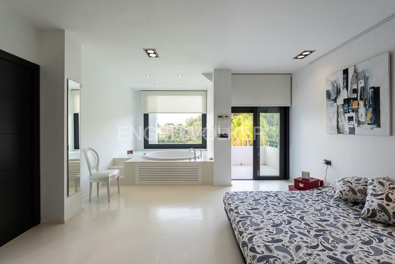Foto 085273f8-d22b-40e2-9e4d-d585017f2f44. Casa con riscaldamento parcheggio in Torre en Conill-Cumbres de San Antonio Bétera