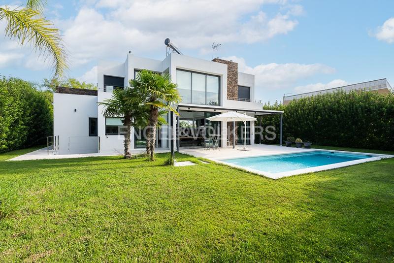 Foto 216b7fda-d351-4240-9945-dd0df72f3725. Casa con riscaldamento parcheggio in Torre en Conill-Cumbres de San Antonio Bétera