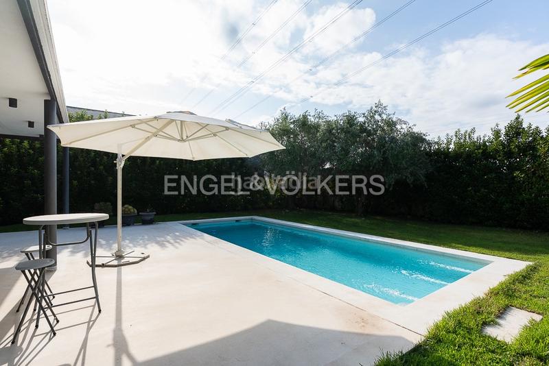 Foto ca61be2a-b5ee-4e90-b0dc-4b6d22e9f425. Casa con riscaldamento parcheggio in Torre en Conill-Cumbres de San Antonio Bétera