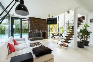 Casa  Falconet. Casa de diseño con piscina y amplio garaje en torre en conill