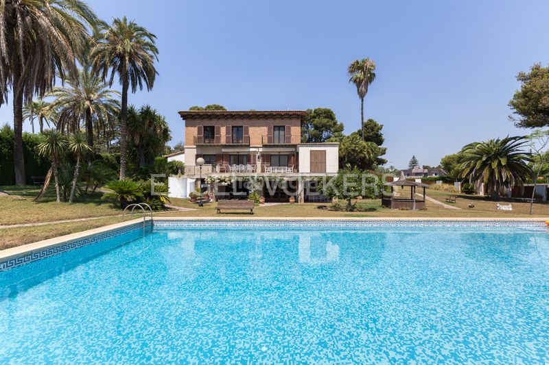 Foto 1f23e0eb-b139-4b2b-86e4-5fe0ba580372. Casa amb calefacció aparcament piscina a El Vedat - Santa Apolonia Torrent