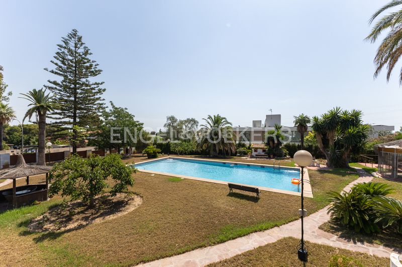 Foto 9666efd0-6a61-478b-8985-224b4c3f261d. Casa amb calefacció aparcament piscina a El Vedat - Santa Apolonia Torrent
