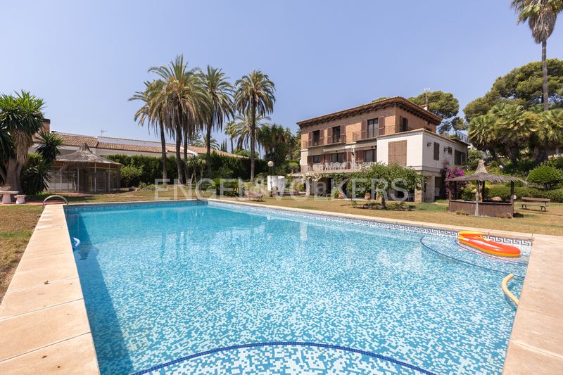 Foto d210e707-e345-4a5e-b400-c7a43729cf56. Casa amb calefacció aparcament piscina a El Vedat - Santa Apolonia Torrent