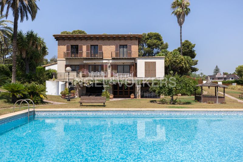 Foto df88c959-b6f3-4df4-86bf-6ac07cc4f6d5. Casa amb calefacció aparcament piscina a El Vedat - Santa Apolonia Torrent