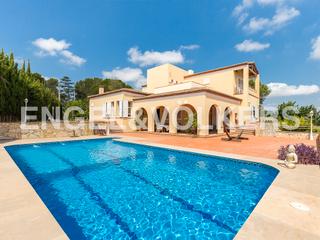 Maison  Baladre. Villa mediterránea con grandes vistas en el respirall de alzira
