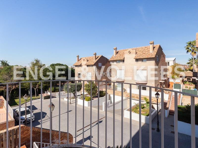 Foto 8686d7ed-82f6-4ef3-bc8d-efde23a1cb75. Casa exclusiva pareado en Mas Camarena en Mas Camarena Bétera