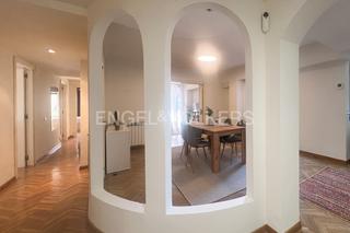 Lloguer Apartament  Carrer del doctor gómez ferrer. Piso cercano al hospital clinic, corta estancia