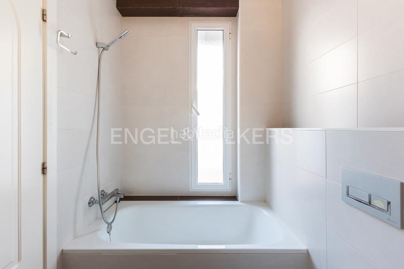 Foto f39a03f6-f624-4a08-8fe8-36f1dee806d5. Rent apartment with heating in Moncada