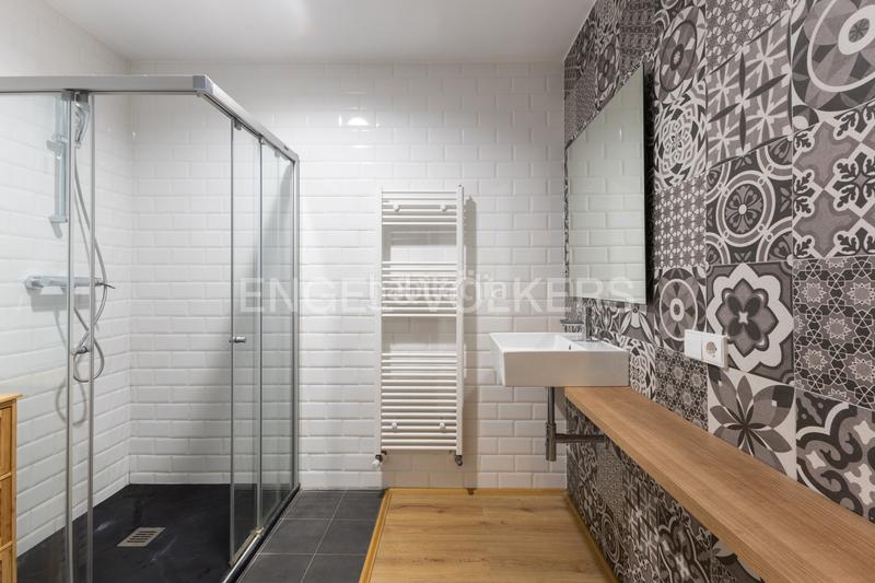 Foto a063355a-93c1-4f88-bf70-b7d2013b27d8. Apartament amb calefacció a Russafa Valencia