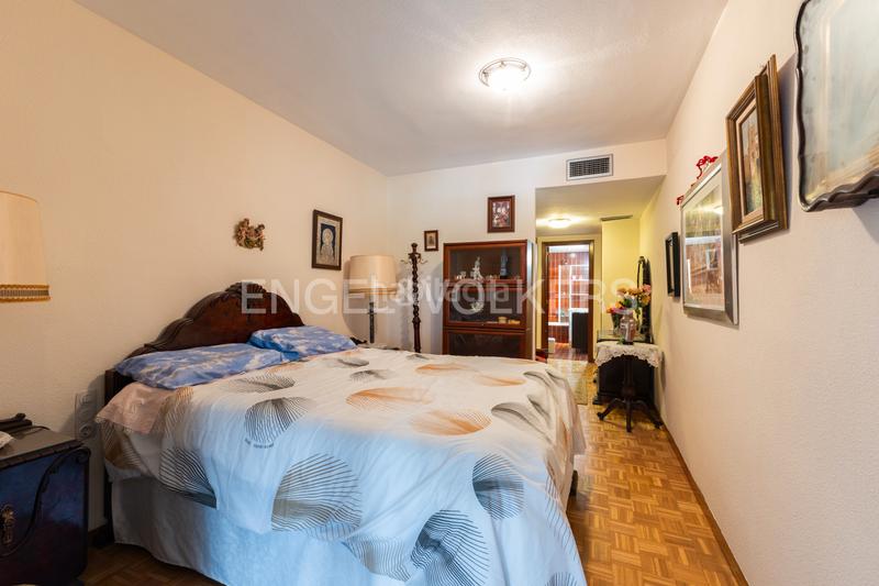 Foto 0ca34ed7-3d6b-4bbc-8b4f-29b6a7e5a182. Apartamento espaciosa propiedad con terraza y dos entradas independientes en blasco ibáñez en Valencia