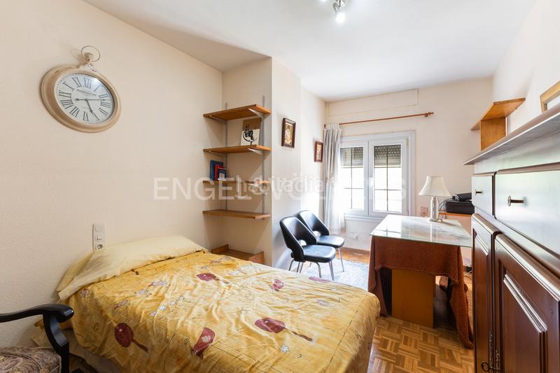 Foto 1a84bc0e-bdb5-47a9-9d8d-89d5cd8dafe9. Apartamento espaciosa propiedad con terraza y dos entradas independientes en blasco ibáñez en Valencia