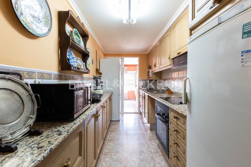 Foto 207e66a1-0a02-4591-bc8b-4947ce5e7f04. Apartamento espaciosa propiedad con terraza y dos entradas independientes en blasco ibáñez en Valencia