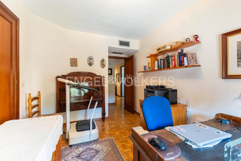 Foto 38f16633-8ca3-45e4-9b14-ed9f8c72ed10. Apartamento espaciosa propiedad con terraza y dos entradas independientes en blasco ibáñez en Valencia