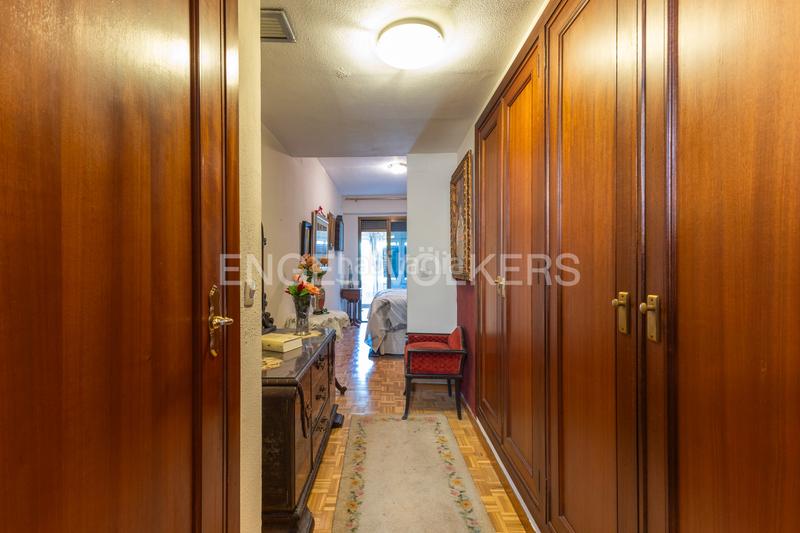 Foto 46e2a62b-8c90-42d7-aef4-383870d44e6e. Apartamento espaciosa propiedad con terraza y dos entradas independientes en blasco ibáñez en Valencia