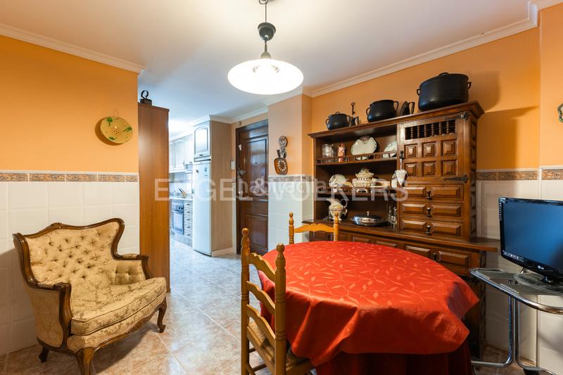 Foto d78f2f58-b814-4991-949d-5193d3f6ebce. Apartamento espaciosa propiedad con terraza y dos entradas independientes en blasco ibáñez en Valencia