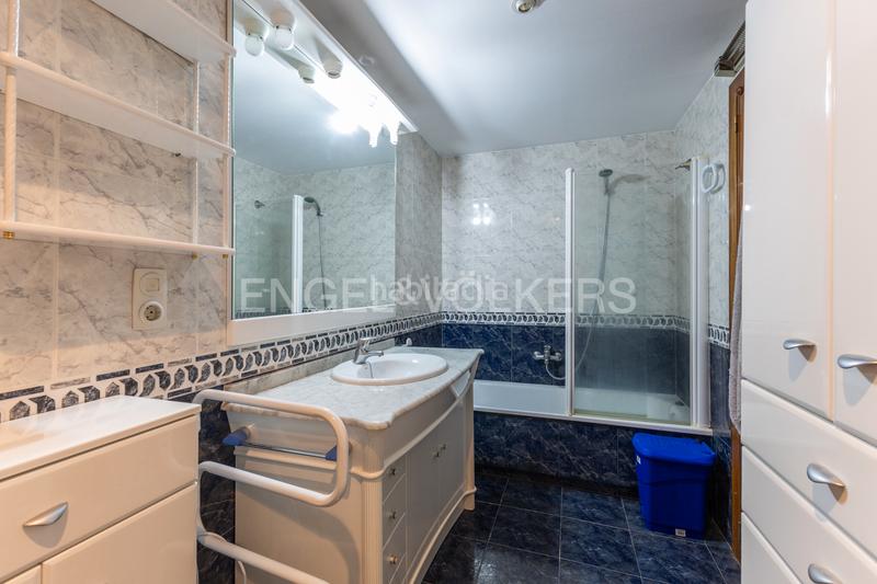 Foto d9016bab-2f5e-4bb9-b61e-4606cc54f5dc. Apartamento espaciosa propiedad con terraza y dos entradas independientes en blasco ibáñez en Valencia