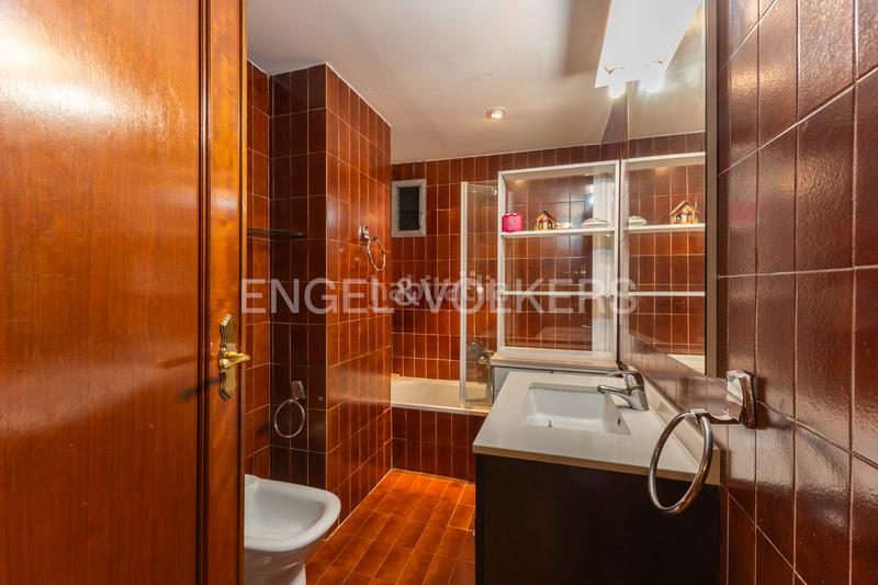 Foto f25eeba9-6aac-4485-90be-5f462575ace3. Apartamento espaciosa propiedad con terraza y dos entradas independientes en blasco ibáñez en Valencia