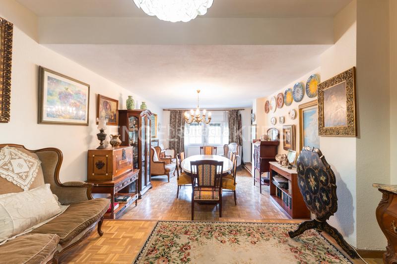 Foto fd956ca0-a2a9-48e3-b7f5-2b7db9642f53. Apartamento espaciosa propiedad con terraza y dos entradas independientes en blasco ibáñez en Valencia