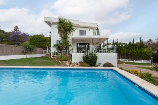 Rent House in Godella. Amplio y luminoso chalet en campolivar