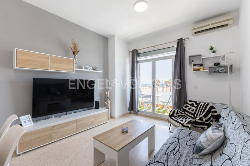 Foto 354e549f-19df-403e-a3e5-21aea022cfe9. Alquiler apartamento piso con balcón y vista al mar poblat marítim en Valencia