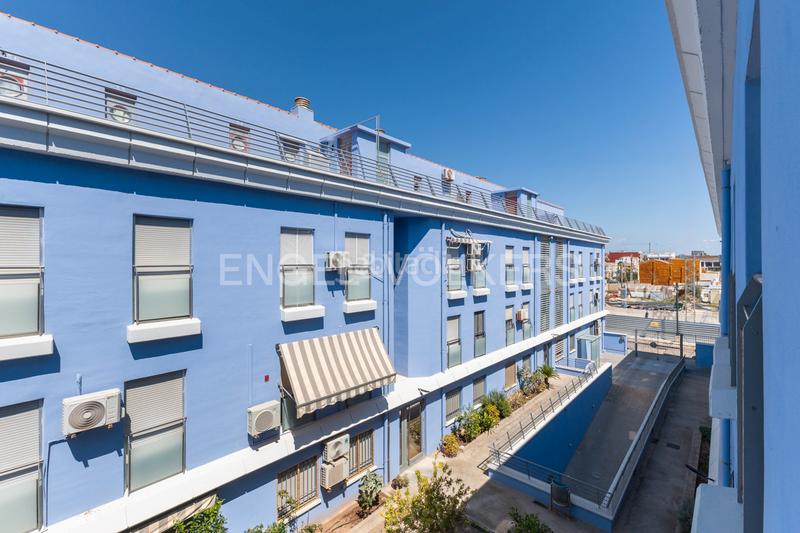 Foto 41d05481-d995-4b12-b8b0-ecebcb0b2326. Alquiler apartamento piso con balcón y vista al mar poblat marítim en Valencia