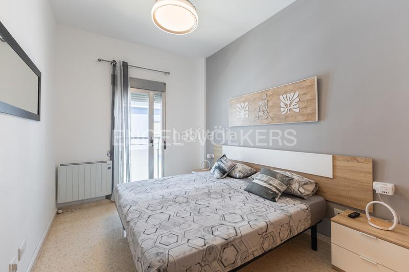 Foto 8bb00f9c-479b-427b-b419-24e2b48286a6. Alquiler apartamento piso con balcón y vista al mar poblat marítim en Valencia