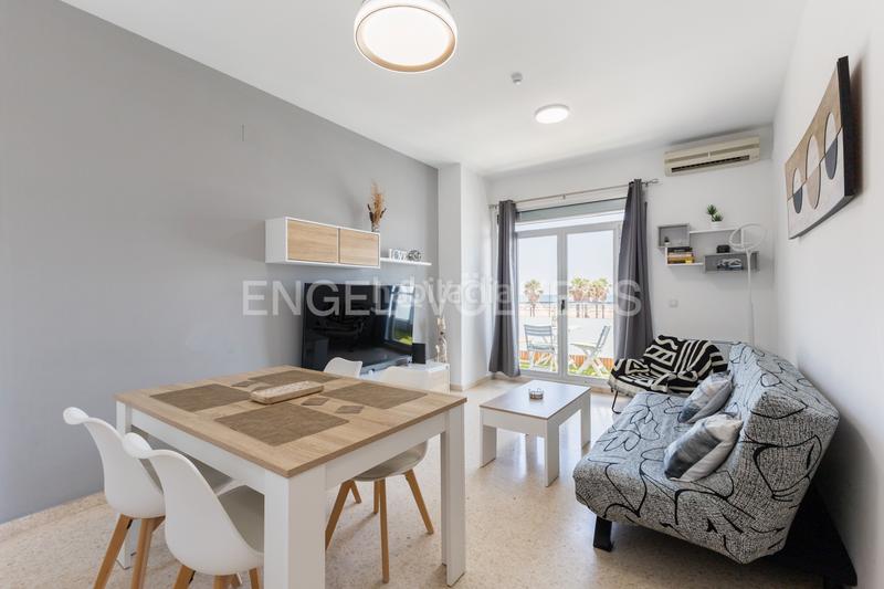 Foto fb9a5f13-cbf0-4145-abd5-ec2e6b6608d4. Alquiler apartamento piso con balcón y vista al mar poblat marítim en Valencia