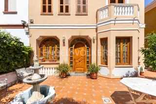Lloguer Casa adossada a L´Hort de Senabre. Casa con jardín privado en el centro de valencia