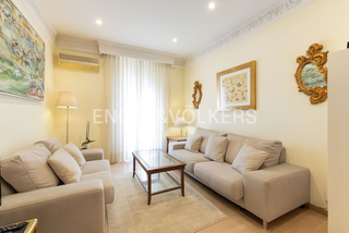 Alquiler Apartamento  Calle cirilo amoros. Vivienda señorial con elementos vintage en pla del remei