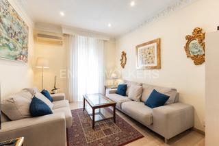 Lloguer Apartament  Calle cirilo amoros. Vivienda señorial con elementos vintage en pla del remei