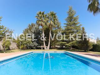 Casa a El Pilar. Chalet con encanto mediterráneo en ontinyent