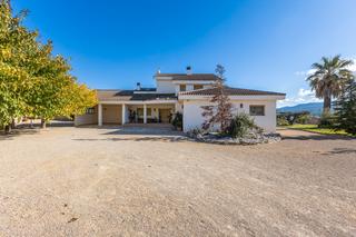 Casa a El Pilar. Chalet con encanto mediterráneo en ontinyent