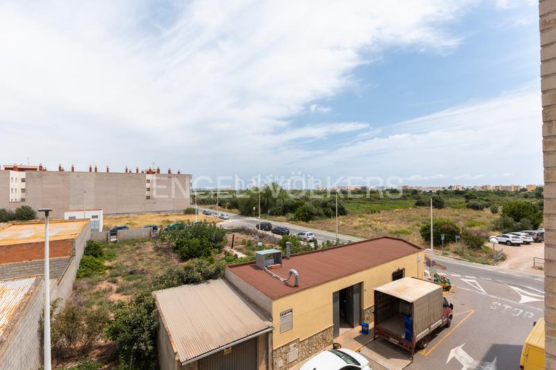 Foto abbf6a1f-20d7-479d-8f1d-0832decf1e01. Alquiler apartamento piso de 3 habitaciones para larga estancia en inmejorable zona en Moncofa