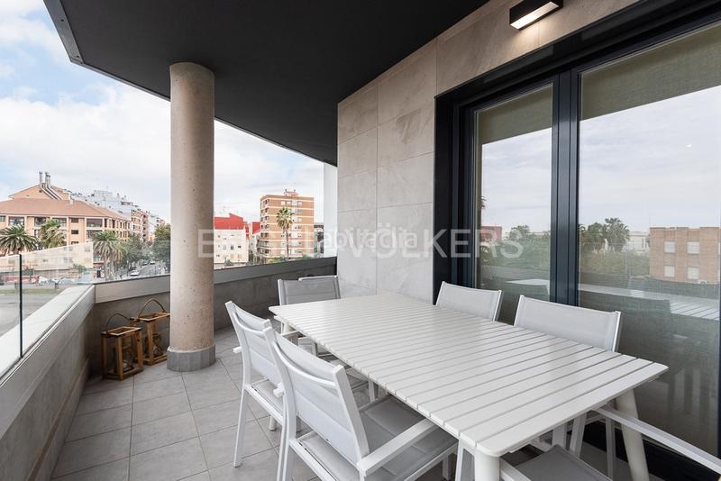 Foto 054139fa-1d87-43c2-8c09-7fddb425d703. Alquiler apartamento piso a estrenar con terraza con vista al mar en Valencia