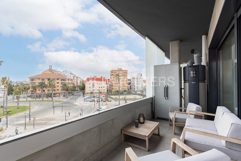 Foto 198bd56f-c30b-4e78-b0dd-fbb8a0f1cc40. Alquiler apartamento piso a estrenar con terraza con vista al mar en Valencia
