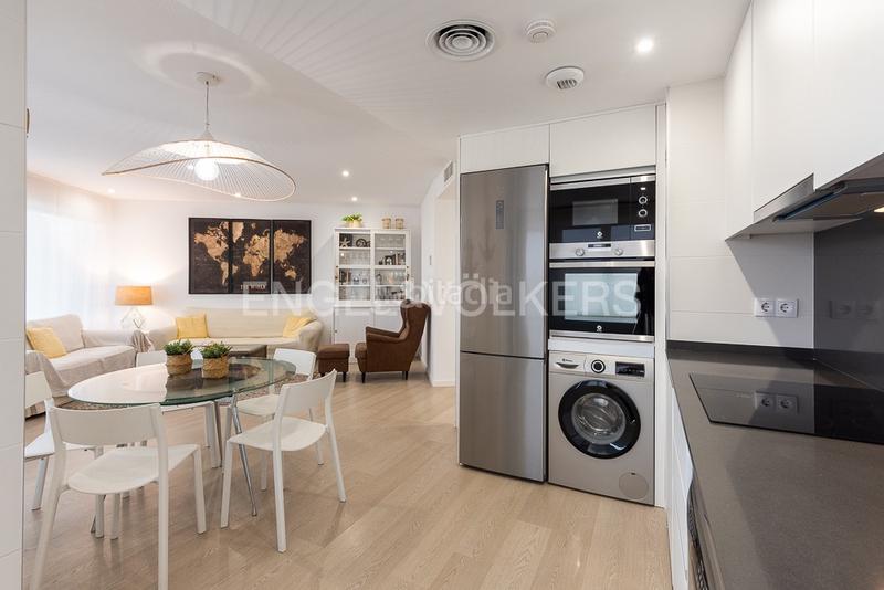 Foto c72ea5eb-e12a-4fd4-af47-8d152ede1f63. Alquiler apartamento piso a estrenar con terraza con vista al mar en Valencia