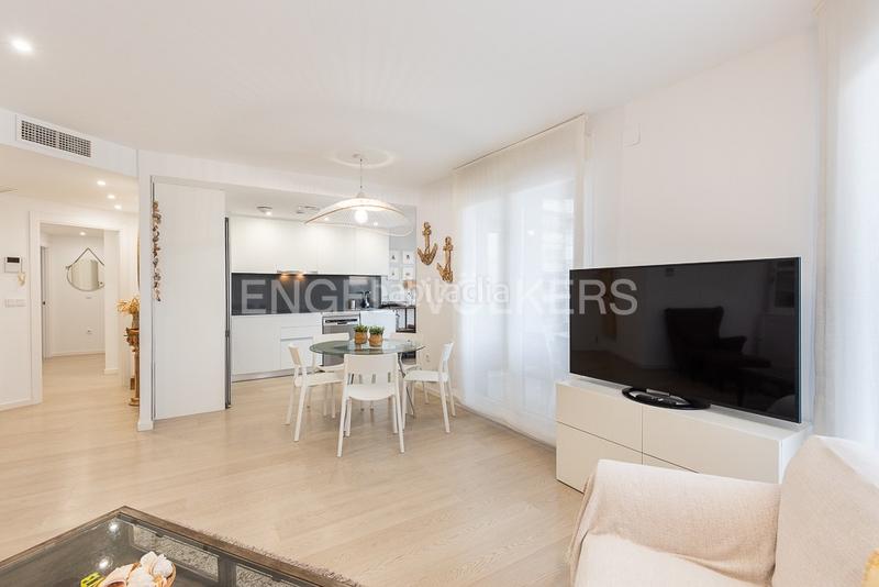Foto e0c1ae49-332a-4aff-80c7-728257b5436b. Alquiler apartamento piso a estrenar con terraza con vista al mar en Valencia