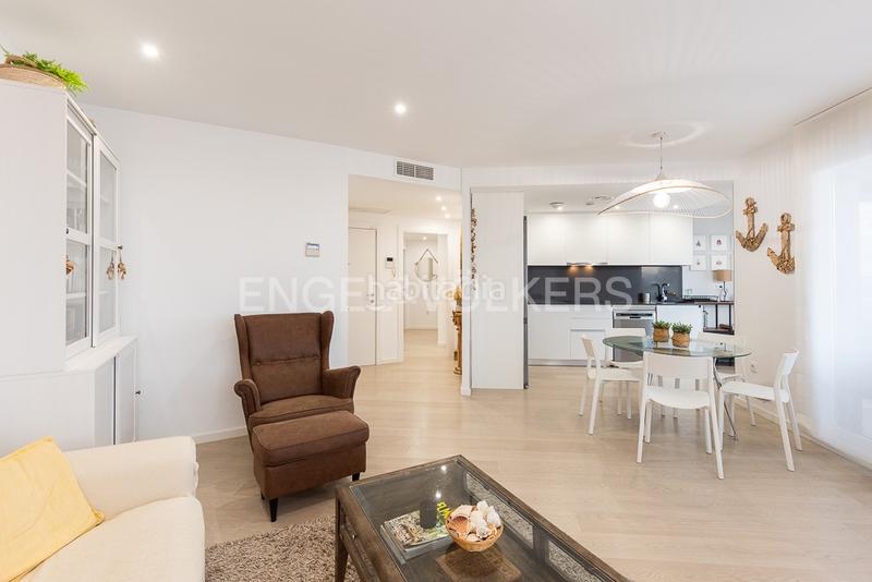 Foto f3fdb76a-d428-4ef6-a672-69f7a984f59d. Alquiler apartamento piso a estrenar con terraza con vista al mar en Valencia