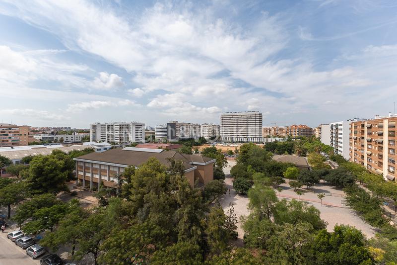 Foto 136248a8-8776-4f05-a621-df362de1c71f. Apartamento exclusiva propiedad exterior con luz natural excepcional en Valencia