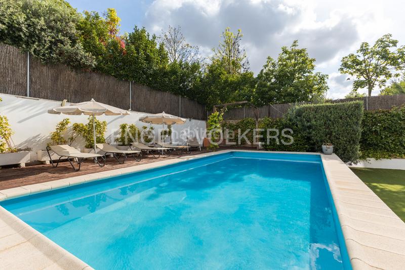 Foto a3f0d682-2637-4a43-a08c-b0856d889ca6. Casa  de arquitectura moderna con amplitud y luz en campolivar en Godella