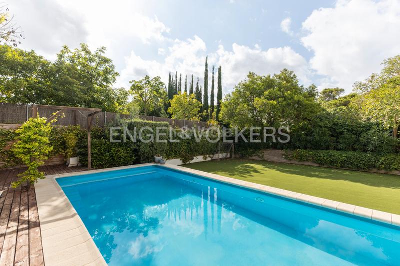 Foto c904ad8c-241a-4a43-a433-592b4963994a. Casa  de arquitectura moderna con amplitud y luz en campolivar en Godella