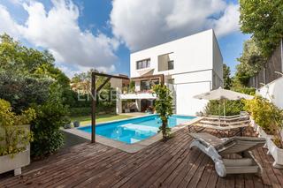 Casa a Godella. Casa de arquitectura moderna con amplitud y luz en campolivar