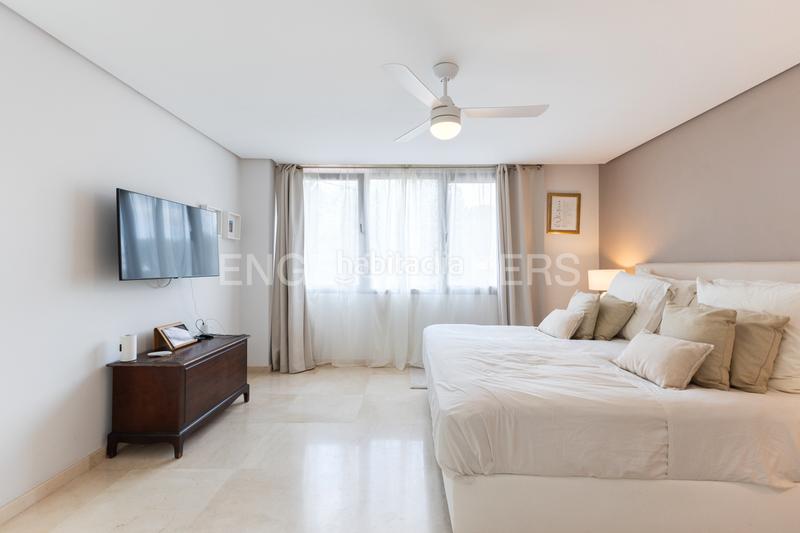 Foto d83aa3d6-d0ba-4309-8b03-53fc71fe2cd9. Casa  de arquitectura moderna con amplitud y luz en campolivar en Godella