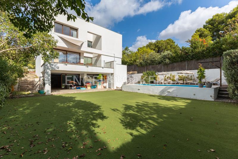 Foto fa717cd8-2556-4f04-abb3-e071af5c904f. Casa  de arquitectura moderna con amplitud y luz en campolivar en Godella