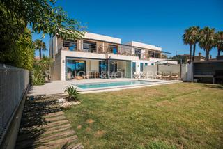 Casa en El Grao. Lujo y estilo frente al mar