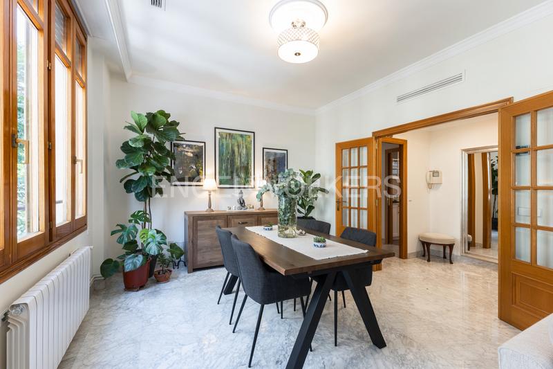 Foto 1e2cddf0-b175-4951-810d-e2666743df5e. Apartamento preciosa vivienda en calle ciscar con terraza y plaza de garaje en Valencia